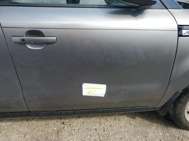 KNDJP3A55H7499389 - 2017 KIA SOUL + GRAY photo 12