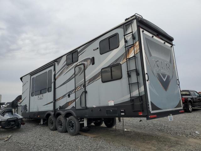 4X4FXL831JF164906 - 2018 FORS CAMPER GRAY photo 3