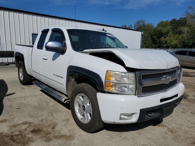 1GCSKSE37AZ206558 - 2010 CHEVROLET SILVERADO K1500 LT WHITE photo 4