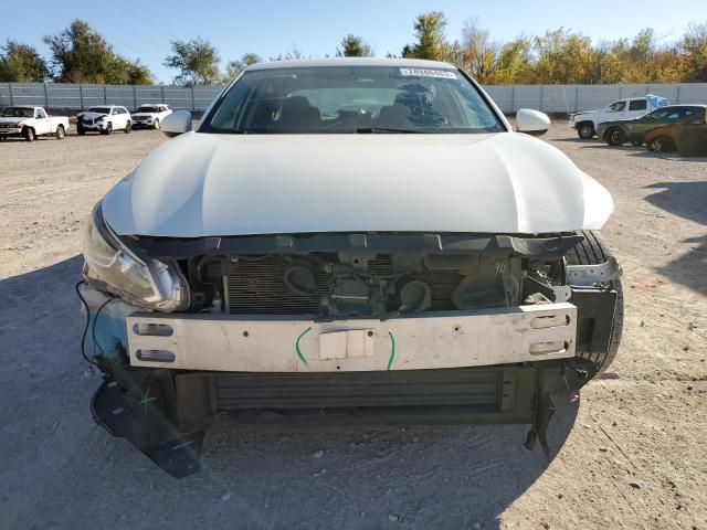 1N4BL4BV5KC250132 - 2019 NISSAN ALTIMA S WHITE photo 5