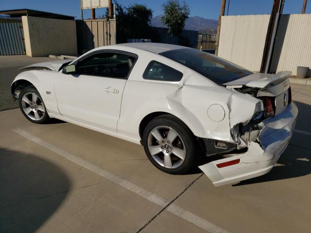 1ZVFT82H175232054 - 2007 FORD MUSTANG GT WHITE photo 2