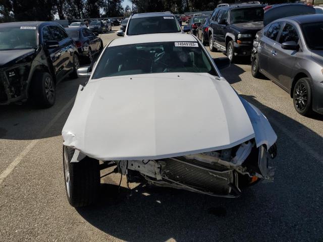 1ZVFT82H175232054 - 2007 FORD MUSTANG GT WHITE photo 5