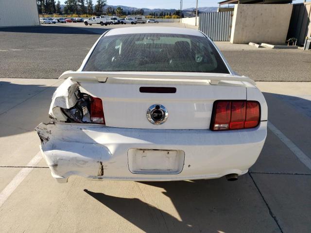 1ZVFT82H175232054 - 2007 FORD MUSTANG GT WHITE photo 6