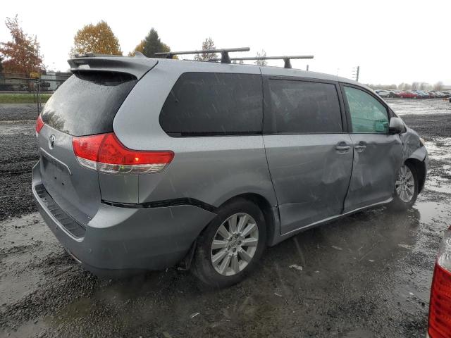 5TDDK3DC8DS061746 - 2013 TOYOTA SIENNA XLE SILVER photo 3