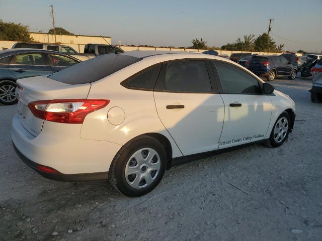 1FAHP3E21CL424015 - 2012 FORD FOCUS S WHITE photo 3