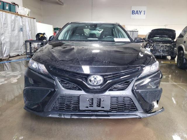 4T1G11AK1PU820314 - 2023 TOYOTA CAMRY SE NIGHT SHADE BLACK photo 5
