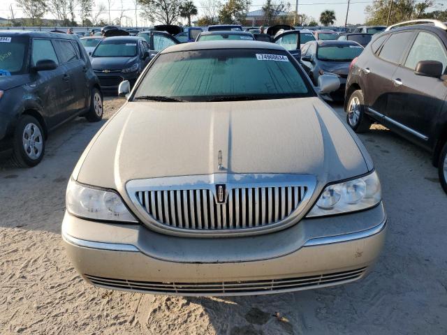 1LNHM81W14Y684827 - 2004 LINCOLN TOWN CAR EXECUTIVE GOLD photo 5