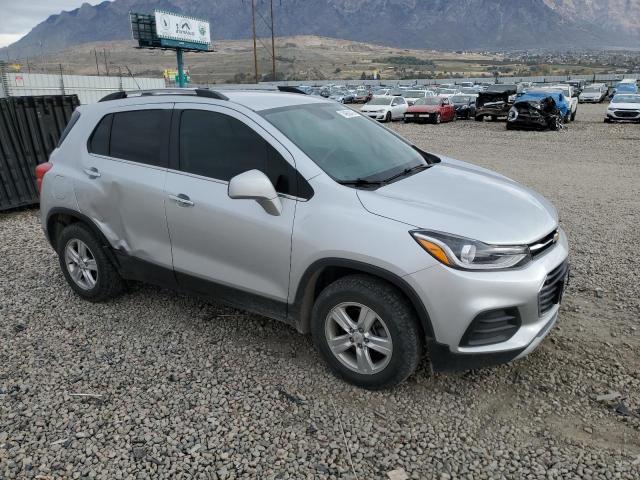 KL7CJPSB1JB608338 - 2018 CHEVROLET TRAX 1LT SILVER photo 4