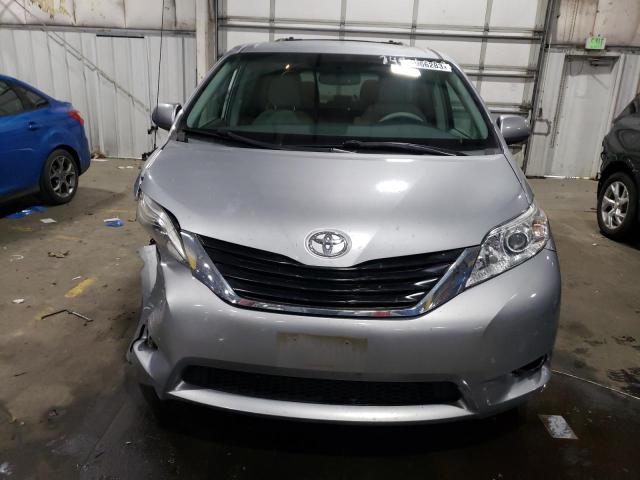 5TDKK3DC6DS344539 - 2013 TOYOTA SIENNA LE GRAY photo 5