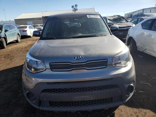 KNDJN2A20H7468735 - 2017 KIA SOUL GRAY photo 5