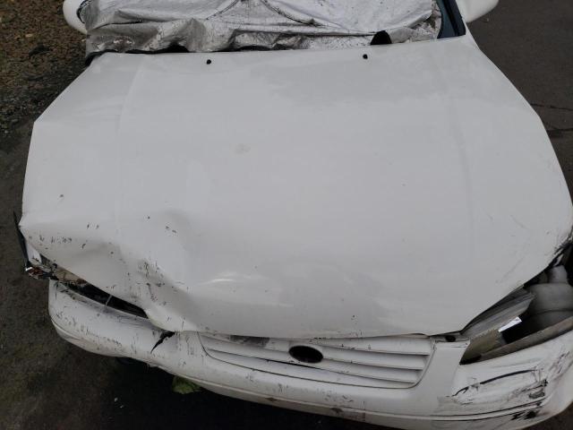 JT2BG22K8W0144346 - 1998 TOYOTA CAMRY CE WHITE photo 11