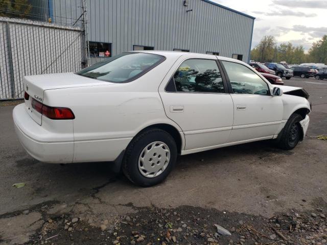 JT2BG22K8W0144346 - 1998 TOYOTA CAMRY CE WHITE photo 3