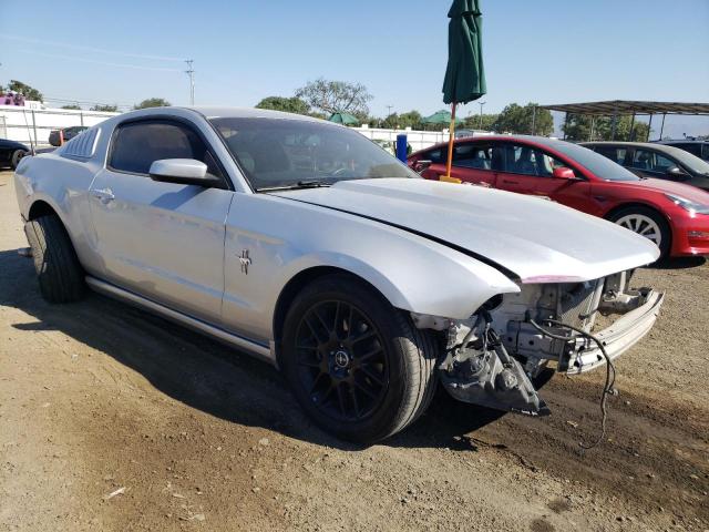 1ZVBP8AM2E5320772 - 2014 FORD MUSTANG SILVER photo 4