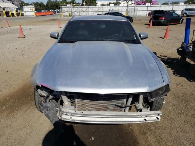 1ZVBP8AM2E5320772 - 2014 FORD MUSTANG SILVER photo 5