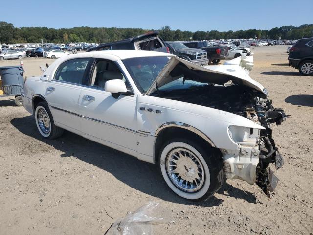 1LNHM83W42Y643280 - 2002 LINCOLN TOWN CARTIER CREAM photo 4