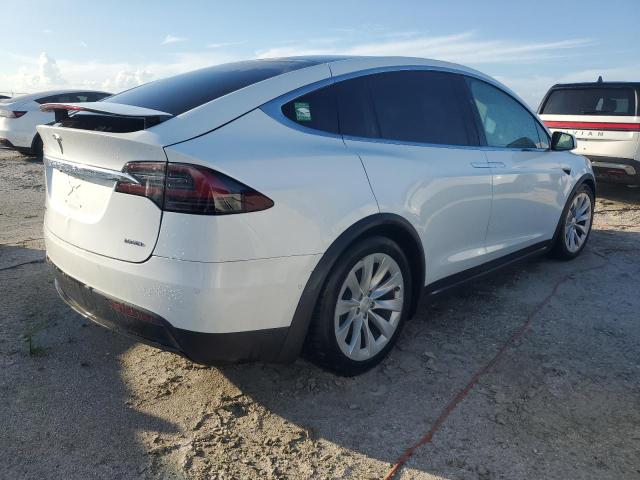 5YJXCDE25JF113209 - 2018 TESLA MODEL X WHITE photo 3