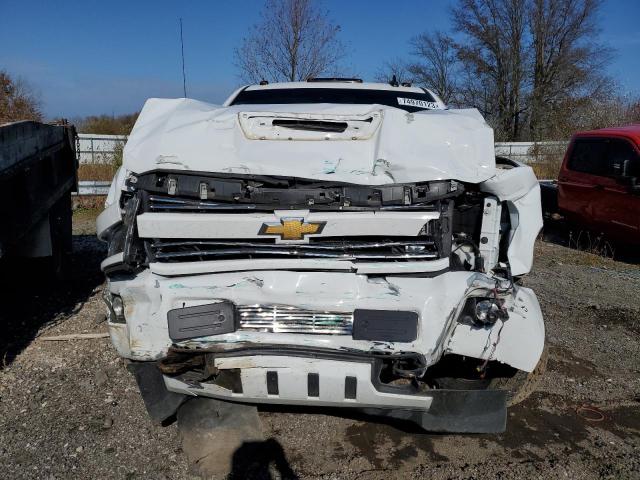 1GC4KXEY8KF217332 - 2019 CHEVROLET 3500 K3500 LTZ WHITE photo 5