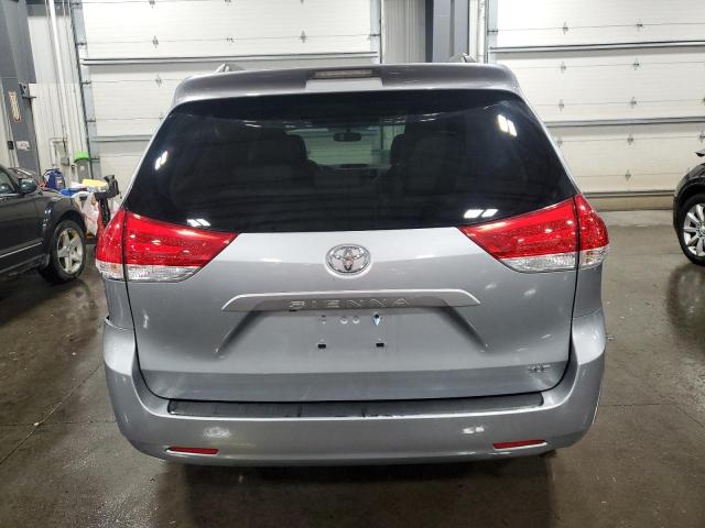 5TDYK3DC1BS077530 - 2011 TOYOTA SIENNA XLE SILVER photo 6