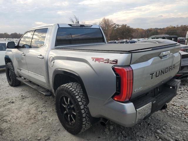 5TFMA5DB7NX004469 - 2022 TOYOTA TUNDRA CREWMAX PLATINUM Silber Foto 2
