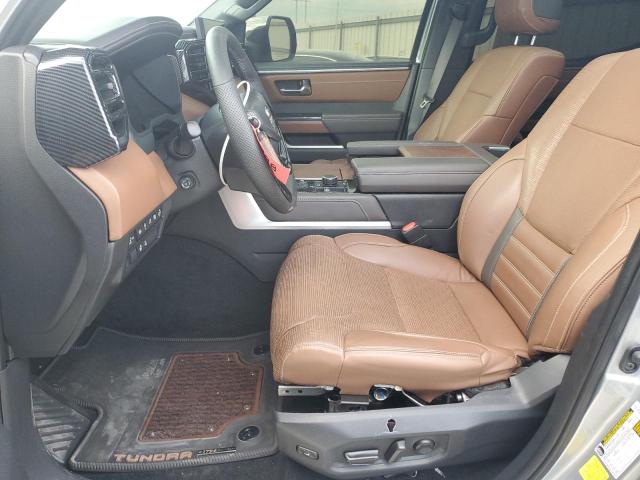 5TFMA5DB7NX004469 - 2022 TOYOTA TUNDRA CREWMAX PLATINUM Silber Foto 7