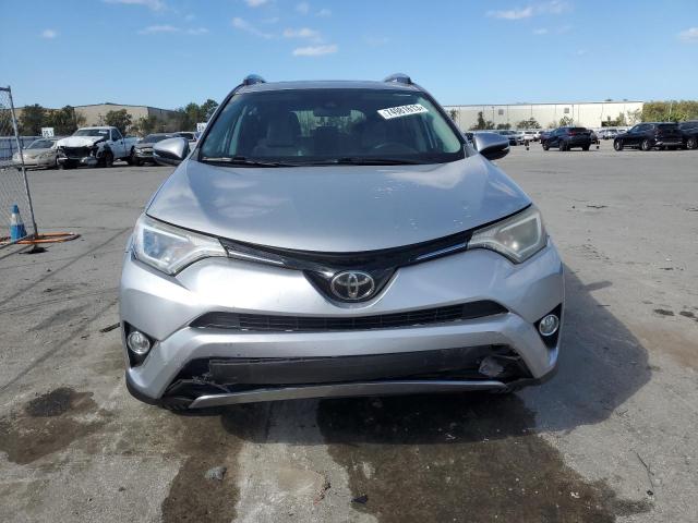 2T3WFREVXHW355458 - 2017 TOYOTA RAV4 XLE SILVER photo 5