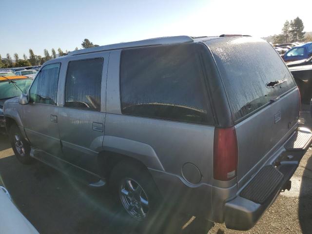 1GYEK13R9YR151856 - 2000 CADILLAC ESCALADE GOLD photo 2