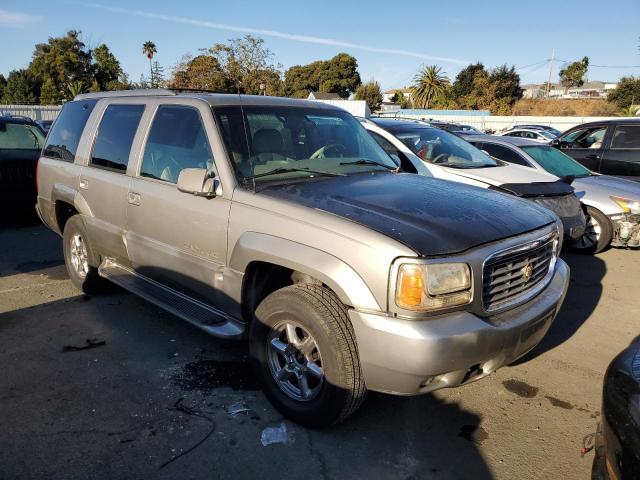 1GYEK13R9YR151856 - 2000 CADILLAC ESCALADE GOLD photo 4