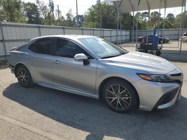 4T1G11AK2RU914348 - 2024 TOYOTA CAMRY SE NIGHT SHADE SILVER photo 4