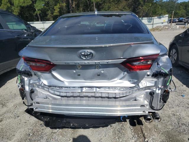 4T1G11AK2RU914348 - 2024 TOYOTA CAMRY SE NIGHT SHADE SILVER photo 6