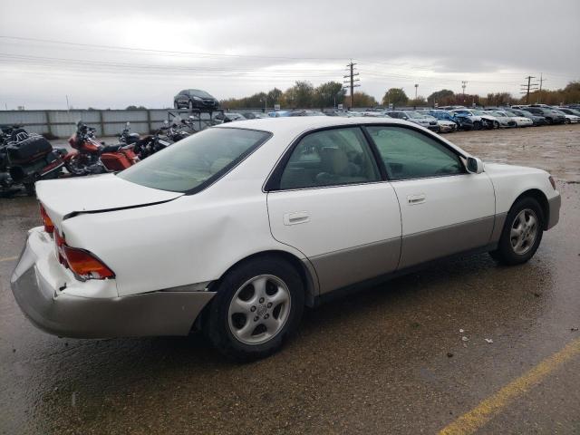 JT8BF28G2W5033662 - 1998 LEXUS ES 300 WHITE photo 3