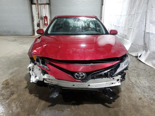 4T1C11AK7MU445006 - 2021 TOYOTA CAMRY LE RED photo 5