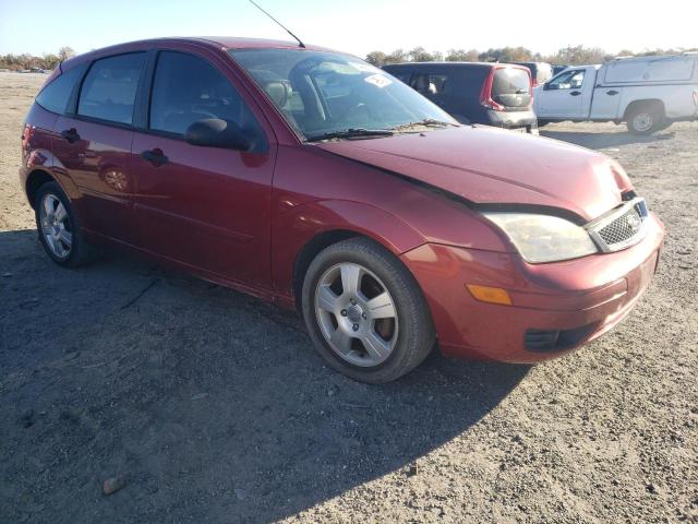 3FAFP37N05R138322 - 2005 FORD FOCUS ZX5 RED photo 4