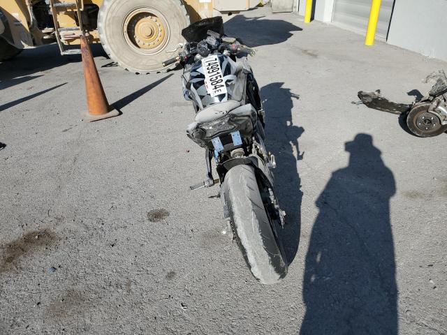 JKAEXEJ19HDA01932 - 2017 KAWASAKI EX650 J შავი ფოტო 4