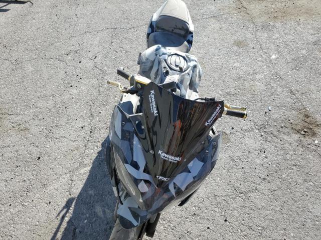 JKAEXEJ19HDA01932 - 2017 KAWASAKI EX650 J შავი ფოტო 5