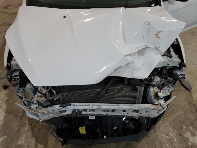 1FADP3F2XJL252951 - 2018 FORD FOCUS SE WHITE photo 11