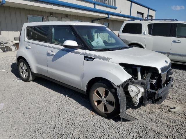 KNDJN2A22G7285304 - 2016 KIA SOUL WHITE photo 4