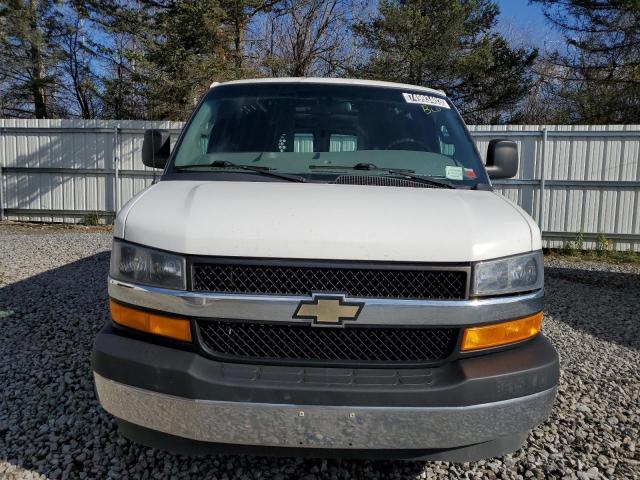 1GCWGAFG2J1903830 - 2018 CHEVROLET EXPRESS G2 WHITE photo 5