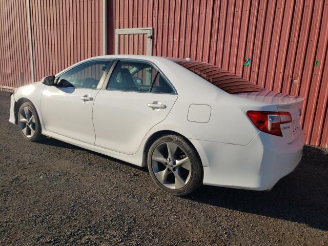 4T1BK1FK4EU549651 - 2014 TOYOTA CAMRY SE WHITE photo 2