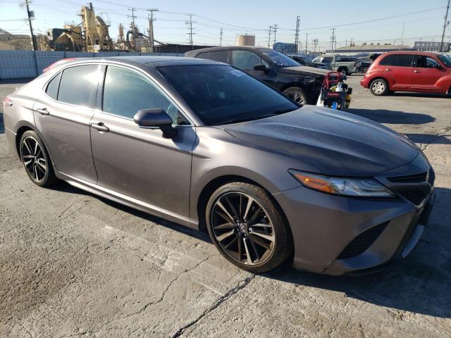 4T1B61HK9JU069388 - 2018 TOYOTA CAMRY XSE GRAY photo 4