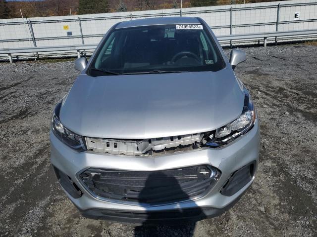 KL7CJKSB8MB306388 - 2021 CHEVROLET TRAX LS SILVER photo 5