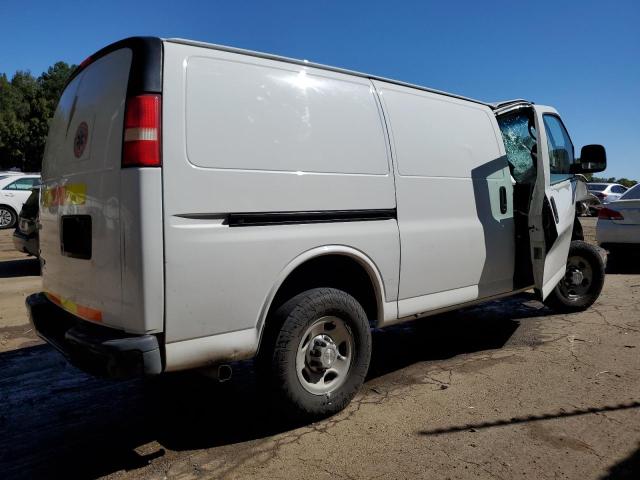 1GCWGFCA0B1165685 - 2011 CHEVROLET EXPRESS G2 WHITE photo 3