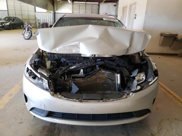 3KPFK4A75JE275427 - 2018 KIA FORTE LX SILVER photo 5