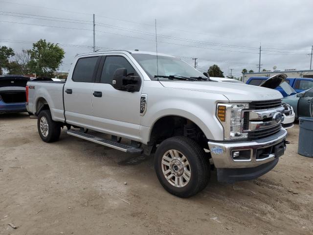 1FT7W2B69KEE96013 - 2019 FORD F250 SUPER DUTY SILVER photo 4