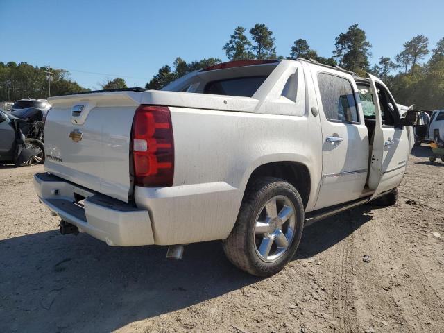 3GNTKGE75DG266273 - 2013 CHEVROLET AVALANCHE LTZ WHITE photo 3