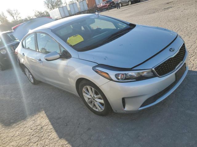 3KPFL4A79HE005866 - 2017 KIA FORTE LX SILVER photo 4