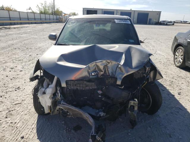 KNDJN2A22J7539830 - 2018 KIA SOUL SILVER photo 5