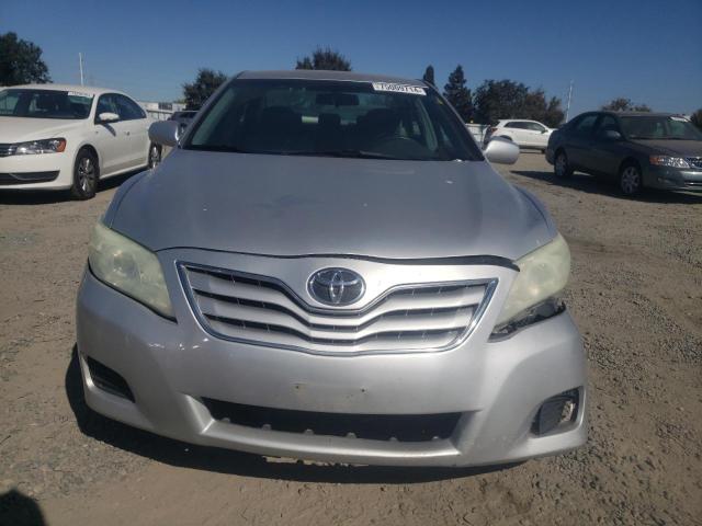 4T1BF3EK2AU077817 - 2010 TOYOTA CAMRY BASE SILVER photo 5