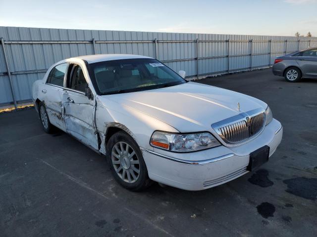 1LNHM81V07Y621794 - 2007 LINCOLN TOWN CAR SIGNATURE WHITE photo 4