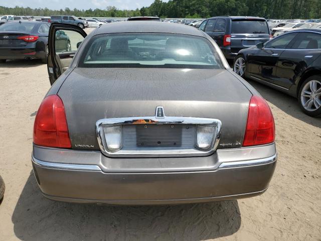 1LNHM81W23Y650832 - 2003 LINCOLN TOWN CAR EXECUTIVE TAN photo 6