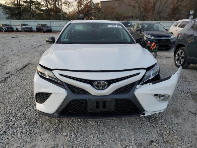 4T1G11AK1LU313472 - 2020 TOYOTA CAMRY SE WHITE photo 5